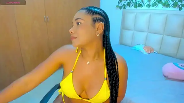 XXX chat uživo modela EbonyDream77