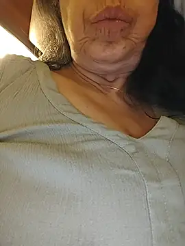 NakedMILFx élő XXX-chatje