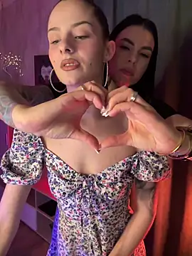 Webkamerová show bigJuicyPussy