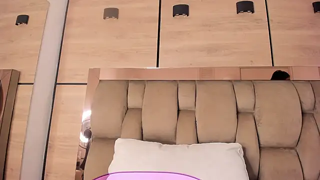 karol_lewiss Adlı Modelin Canlı XXX Sohbeti