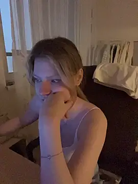 MaryHiggins 即時 XXX 聊天