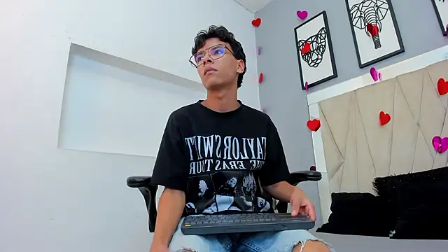 adams_bobby 现场XXX聊天