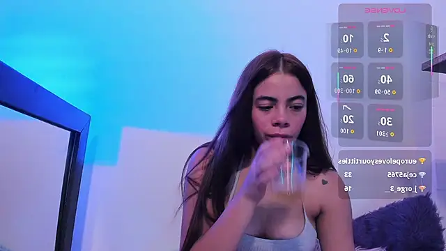 LaylaEmber 现场XXX聊天