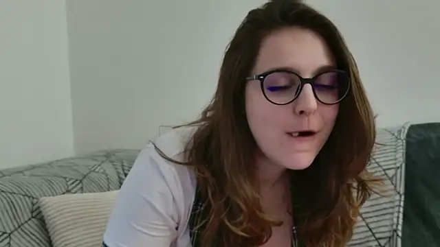 Tinas5 Adlı Modelin Canlı XXX Sohbeti