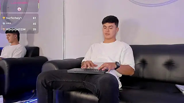 Cristopher_strongのウェブカメラショー