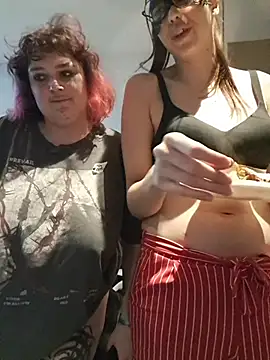 PearMaki Chat XXX live