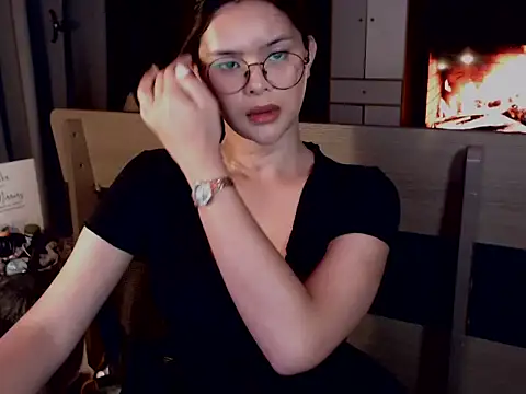 BonnyTyra 在線直播表演