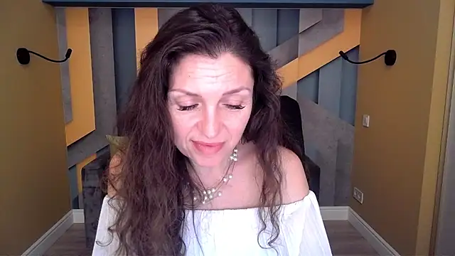 EllaLong Live XXX Chat