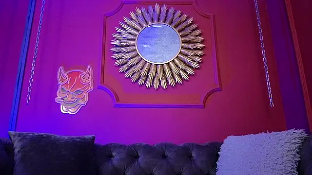 Julieta_Russell Chat XXX live