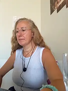 MILEIDE980のライブXXXチャット