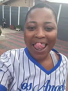 BQueen223 – webcam-show