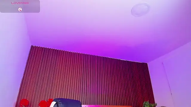 Chat +18 de kitty_sweeety_ ao vivo