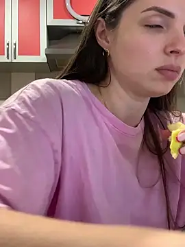 SeducingYoghourt Adlı Modelin Canlı XXX Sohbeti