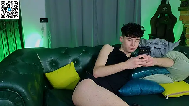 Chat +18 de Cute_Mike ao vivo