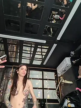 DarkDea: διαδικτυακό σόου στην κάμερα