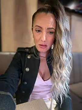 adya-aly Live XXX-chat