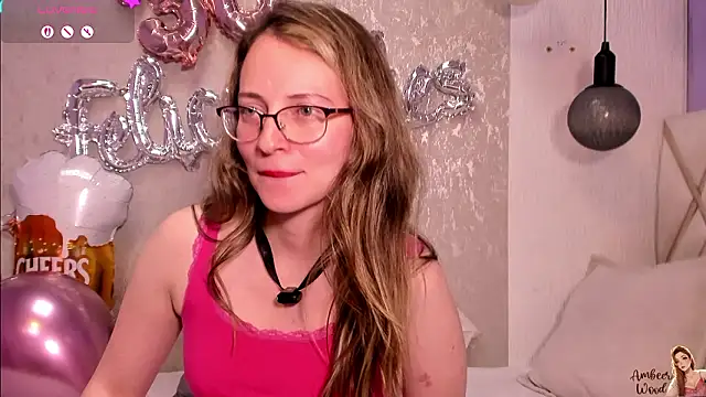 Chatroom XXX en direct de AmbeerWood_