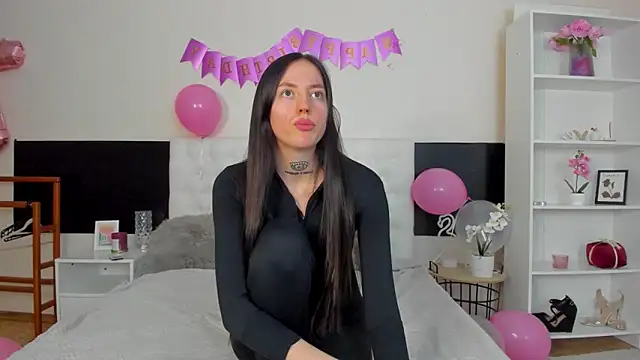 AdrianaCult Adlı Modelin Canlı XXX Sohbeti