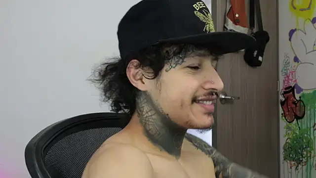 trieone Live XXX Chat