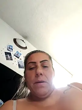 maynor_1998's Live XXX Chat