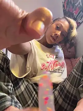 Tamiii420 Adlı Modelin Canlı XXX Sohbeti