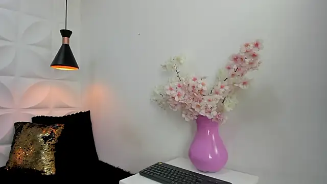 Chat +18 de dirtyplayluna_ ao vivo