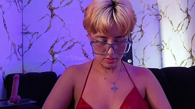 Rebeka-baker élő XXX-chatje