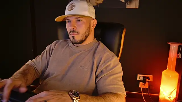 AngeloEric élő XXX-chatje