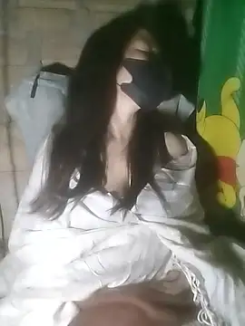 Show modela Yang-my- na web-kameri