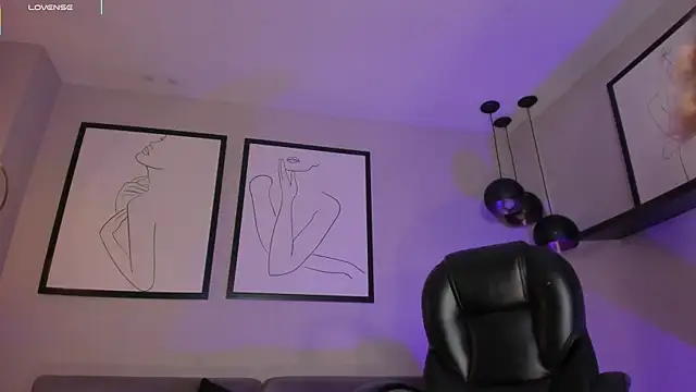 EveBensonX élő XXX-chatje