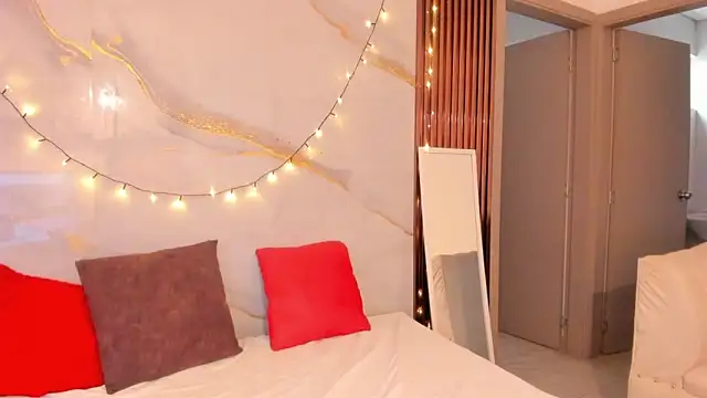 SaraApril_1 Live XXX Chat