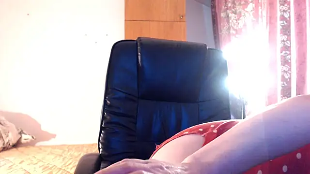 NymphoQueenn élő XXX-chatje