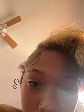 Tamiii420 webkamerás műsora