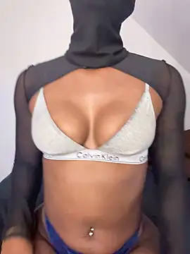 KiaraAmara élő XXX-chatje