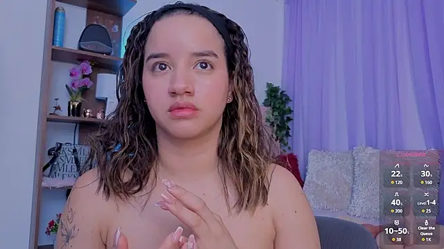 Chatroom XXX en direct de emilyrouxe