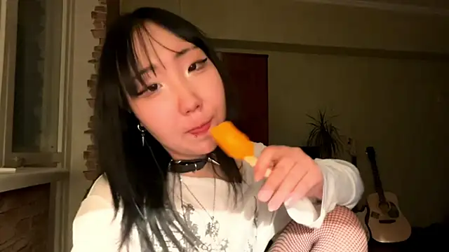 Chatroom XXX en direct de Yunananaa