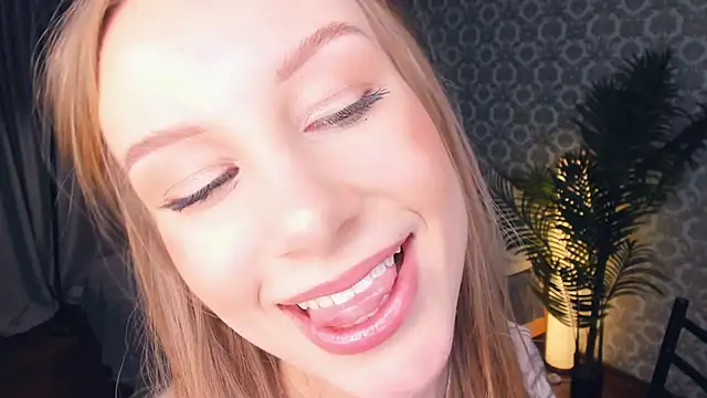 CarmenLipkin: онлайн-секс-чат