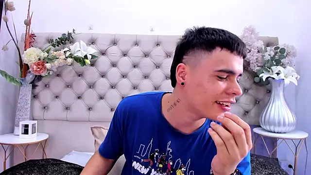 BenitoSaenz: απευθείας συνομιλία ΧΧΧ