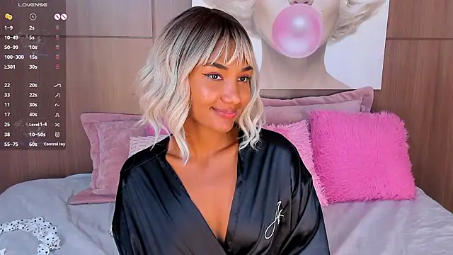 Pokazy przed kamerką – ImaniOkoye