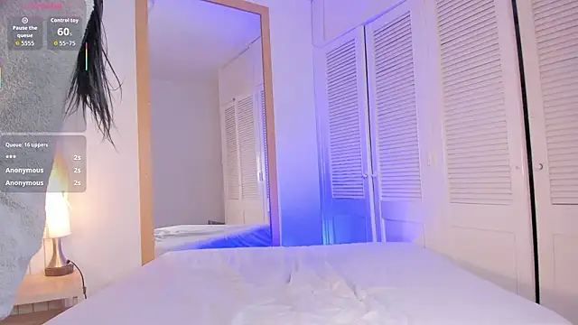 ALICESANDOVAL: διαδικτυακό σόου στην κάμερα