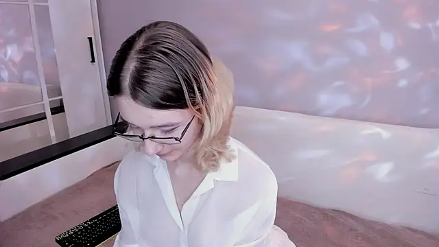 Silva-Tailll live XXX chat