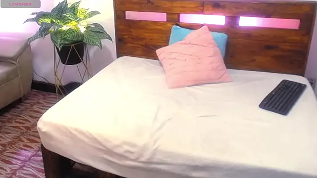 Chatroom XXX en direct de Yeseniaa25_