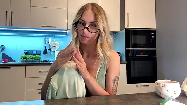 SoftnessMila: онлайн-секс-чат