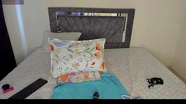 Laurasofia01 Live XXX Chat