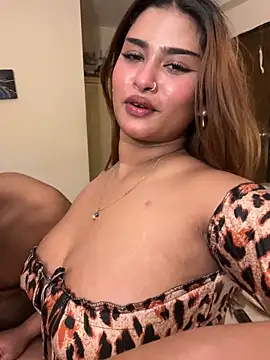 AICoUpLE 在線直播表演