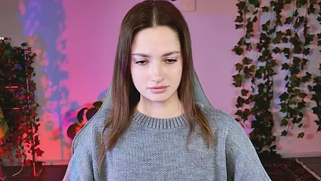 KiraVair Adlı Modelin Canlı XXX Sohbeti