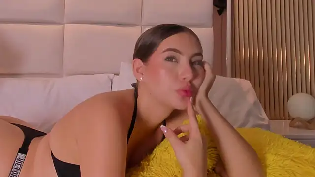 Megaan_Rousee Show in webcam