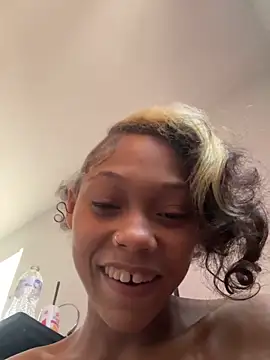 Chat +18 de Tamiii420 ao vivo