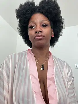 mochamimi: διαδικτυακό σόου στην κάμερα