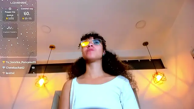 Chat +18 de Hanna_Cornee_ ao vivo